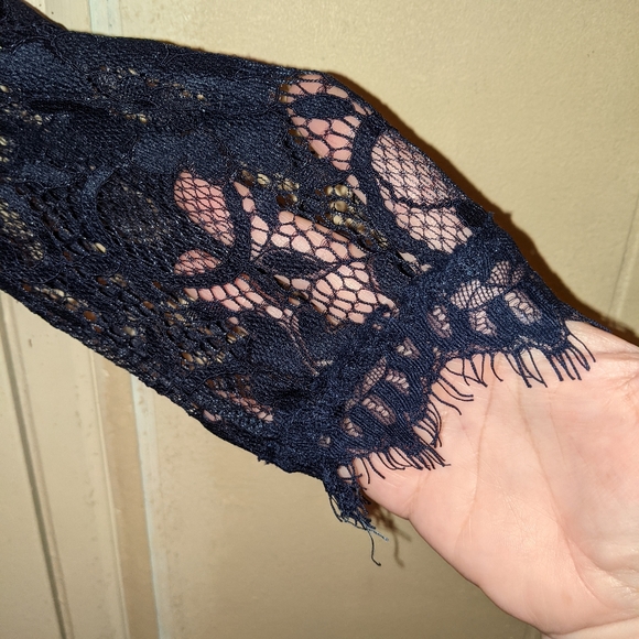 GRAPENT LACE WRAP DRESS - Picture 3 of 6